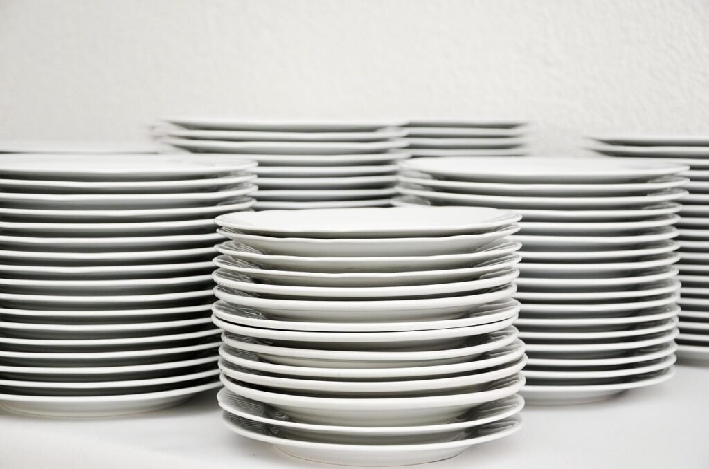 plate, stack, dishes, stack of plates, white, do the washing up, washing dishes, plate, dishes, dishes, dishes, dishes, dishes, washing dishes